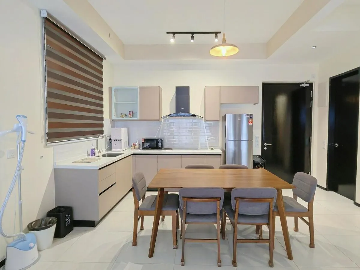 Urban Suites Jelutong Georgetown 2Br Leisure City Night View アパート