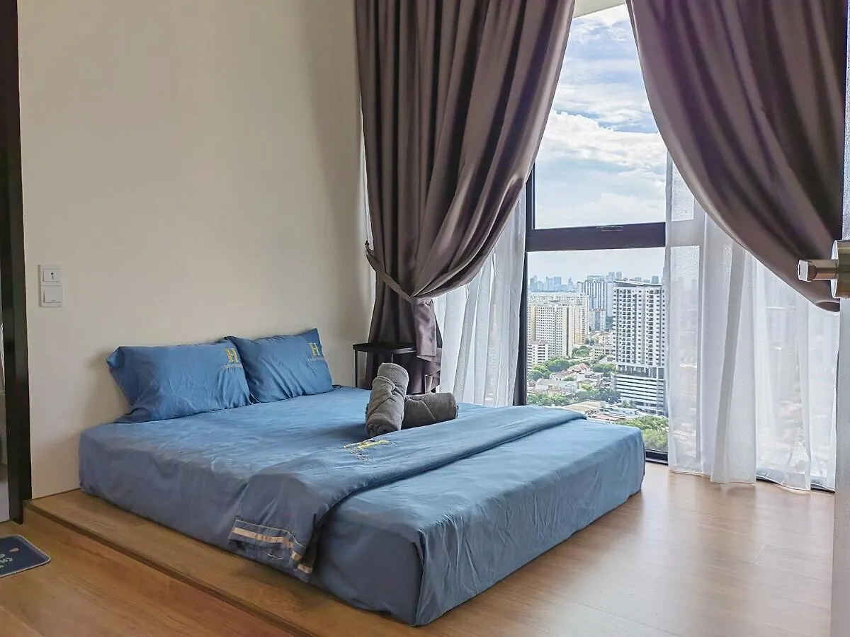Urban Suites Jelutong Georgetown 2Br Leisure City Night View 0*,  マレーシア
